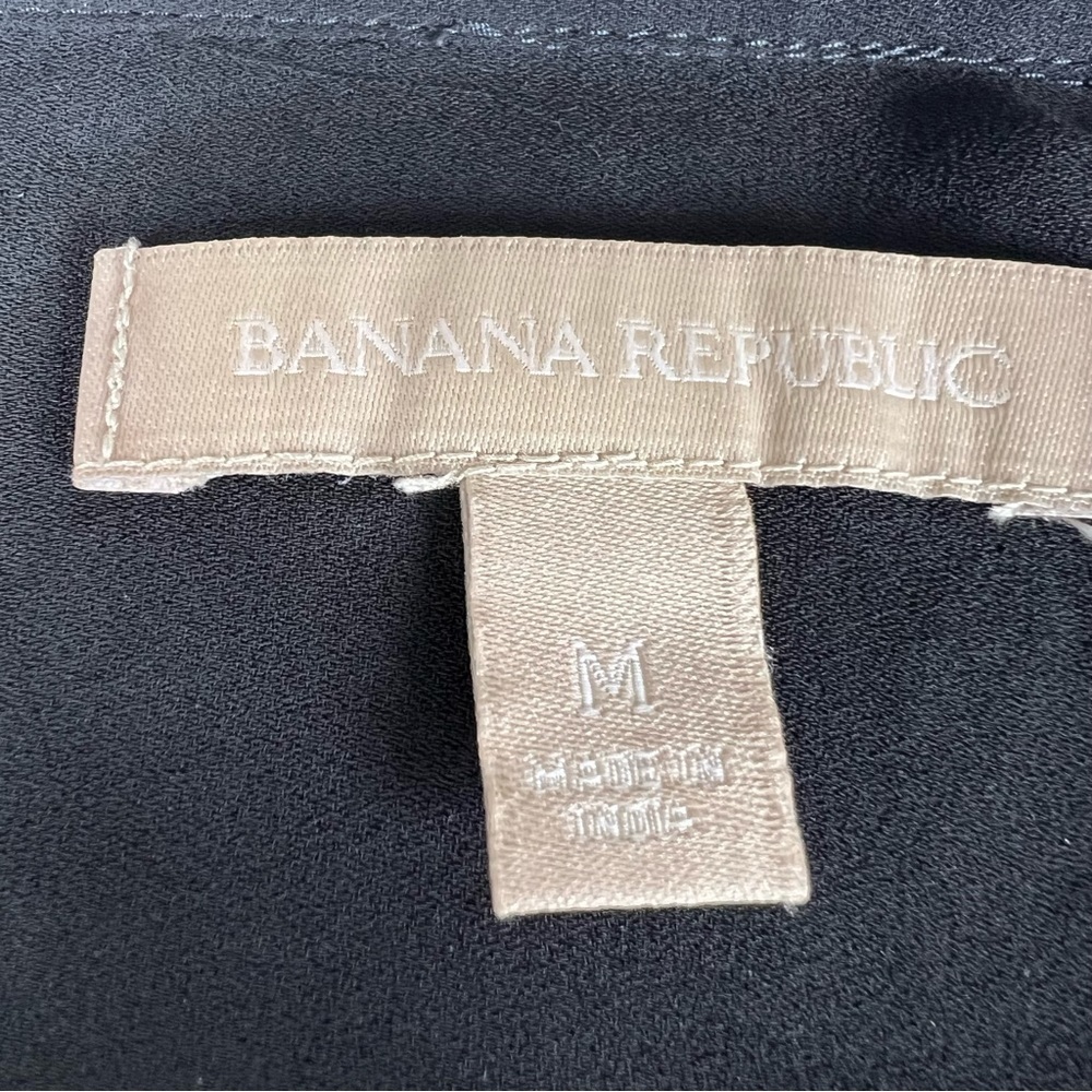 Banana republic blouse, basic essentials, long sleeved, pleated, full button, M - Picture 9 of 9